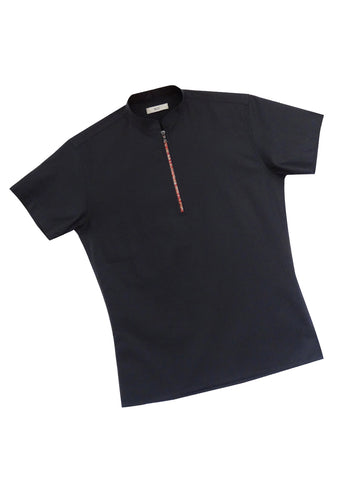 Short sleeve polo shirt in black cotton with red zipper.