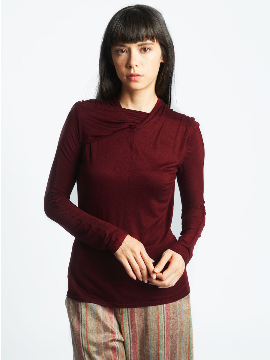 interlock top in wine red jersey