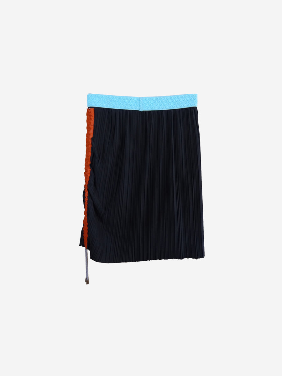 bead pleat short skirt with blue elastic waistband