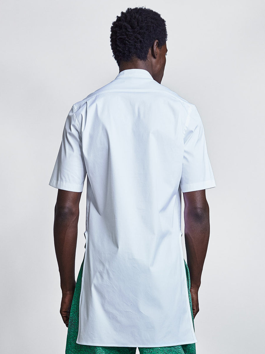 Loop Placket short sleeve men's shirt in white cotton on model